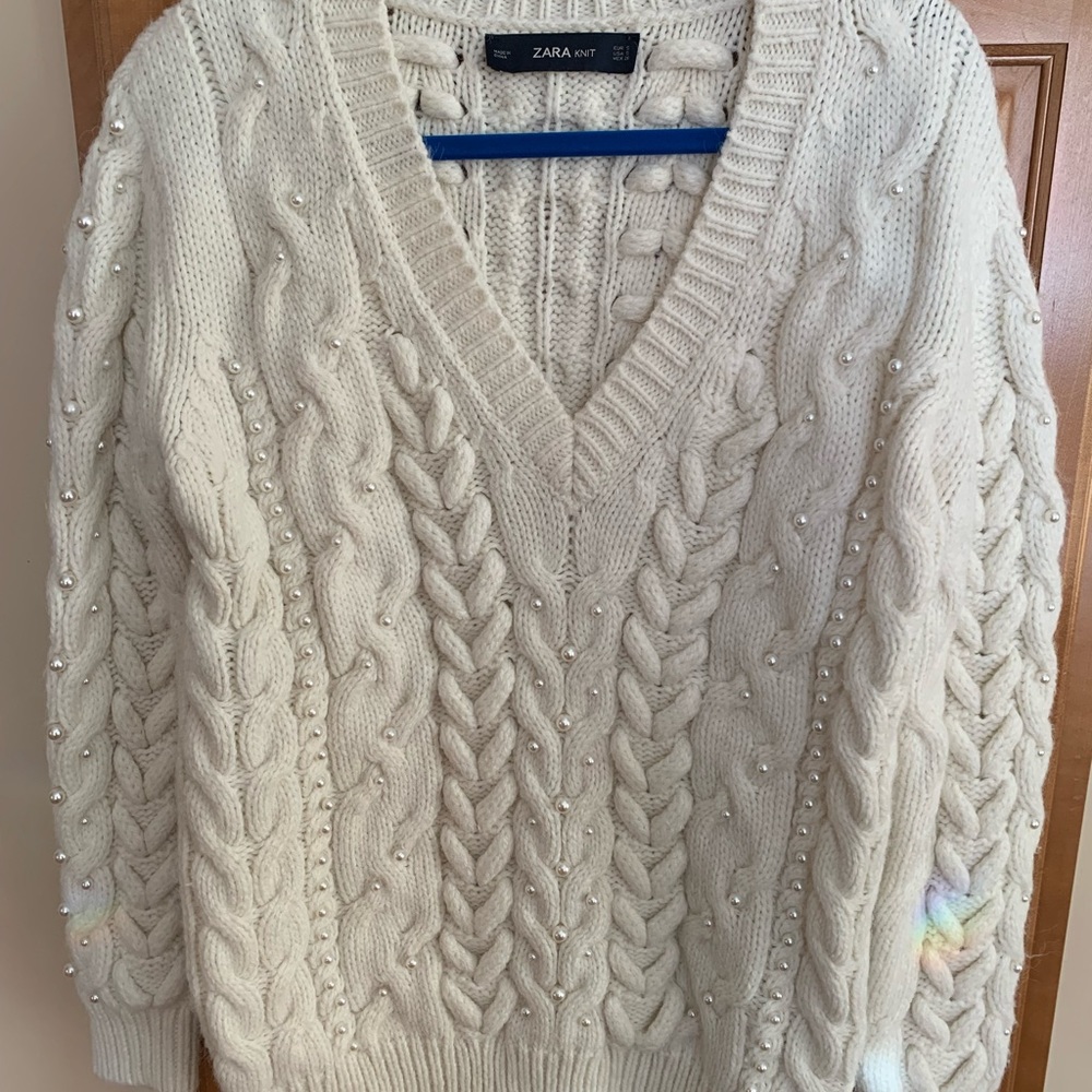 Zara knit v neck long sleeve cable knit pearl beaded sweater Small